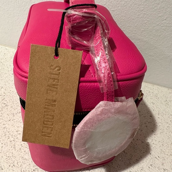 Steve Madden - Picture 5 of 7